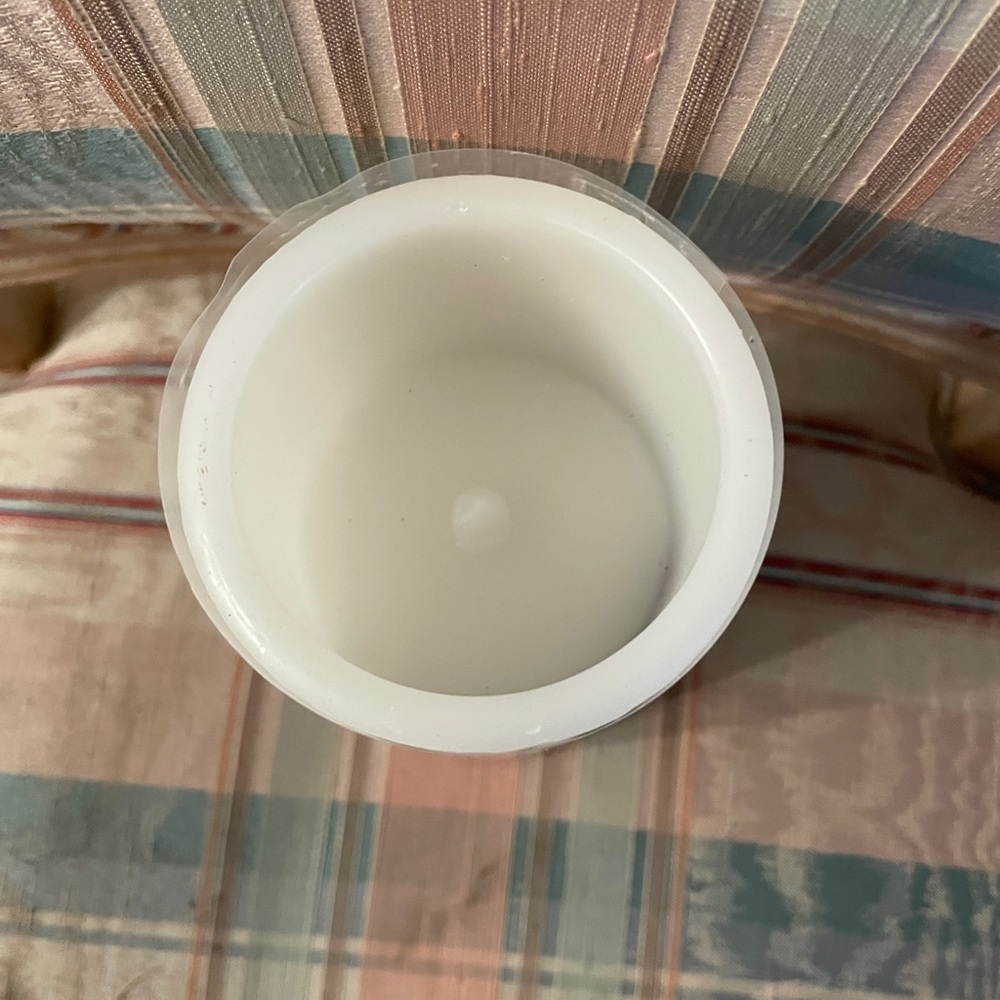 White Candle with Skull Design - Picture 2 of 3